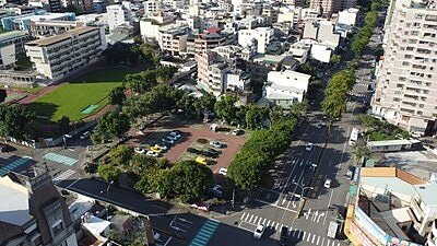 南平立體停車場周邊近車站、圖書館、園道等公共設施。圖/台中市交通局提供