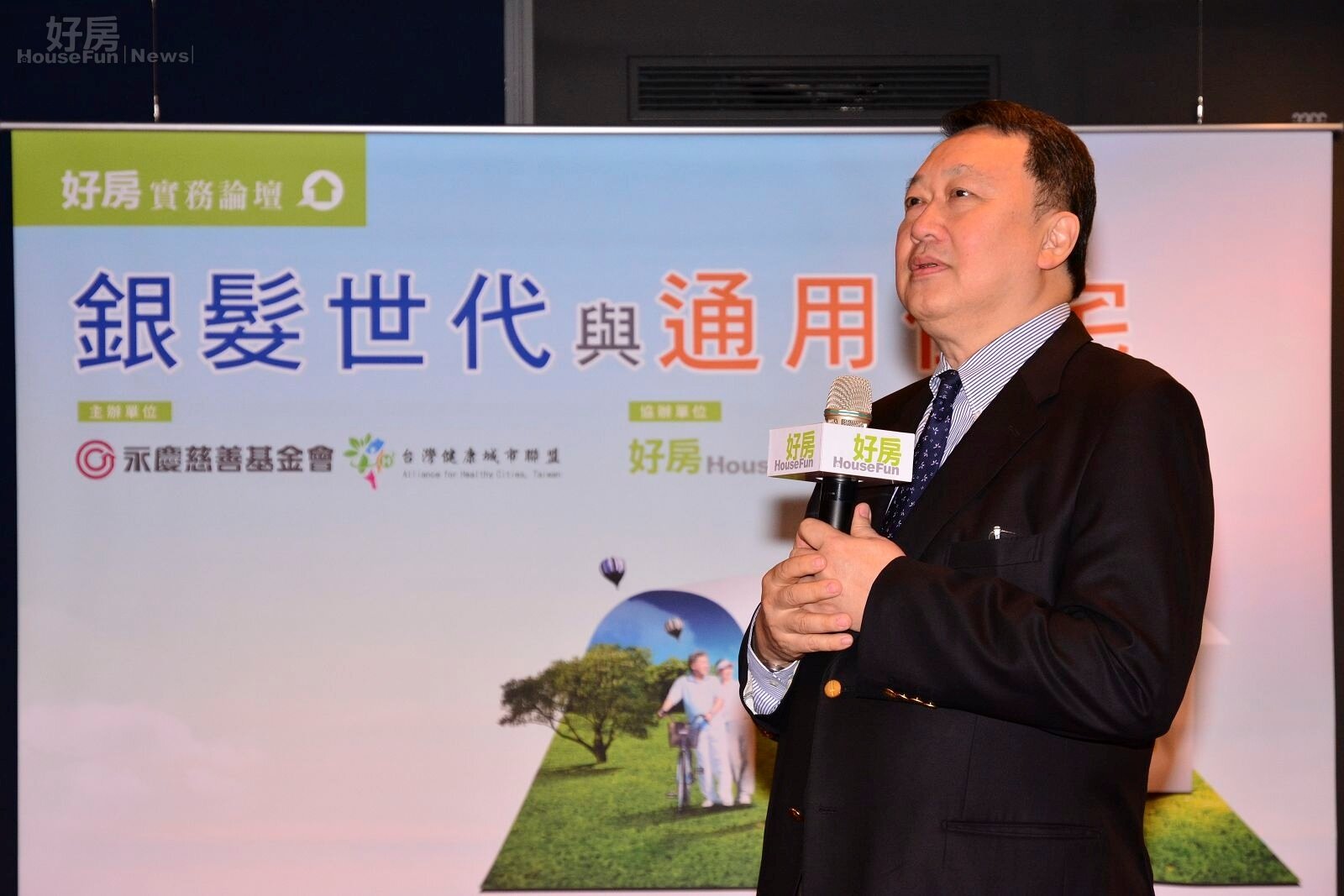 永慶慈善基金會董事長趙怡，解釋未來銀髮族與通用住宅的重要性。（好房News記者 陳韋帆／攝影）