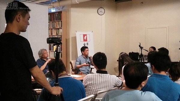 文化大學建築及都市設計系助理教授黃恩宇介紹荷蘭的社會住宅。(好房News記者蘇彥菱 攝影)