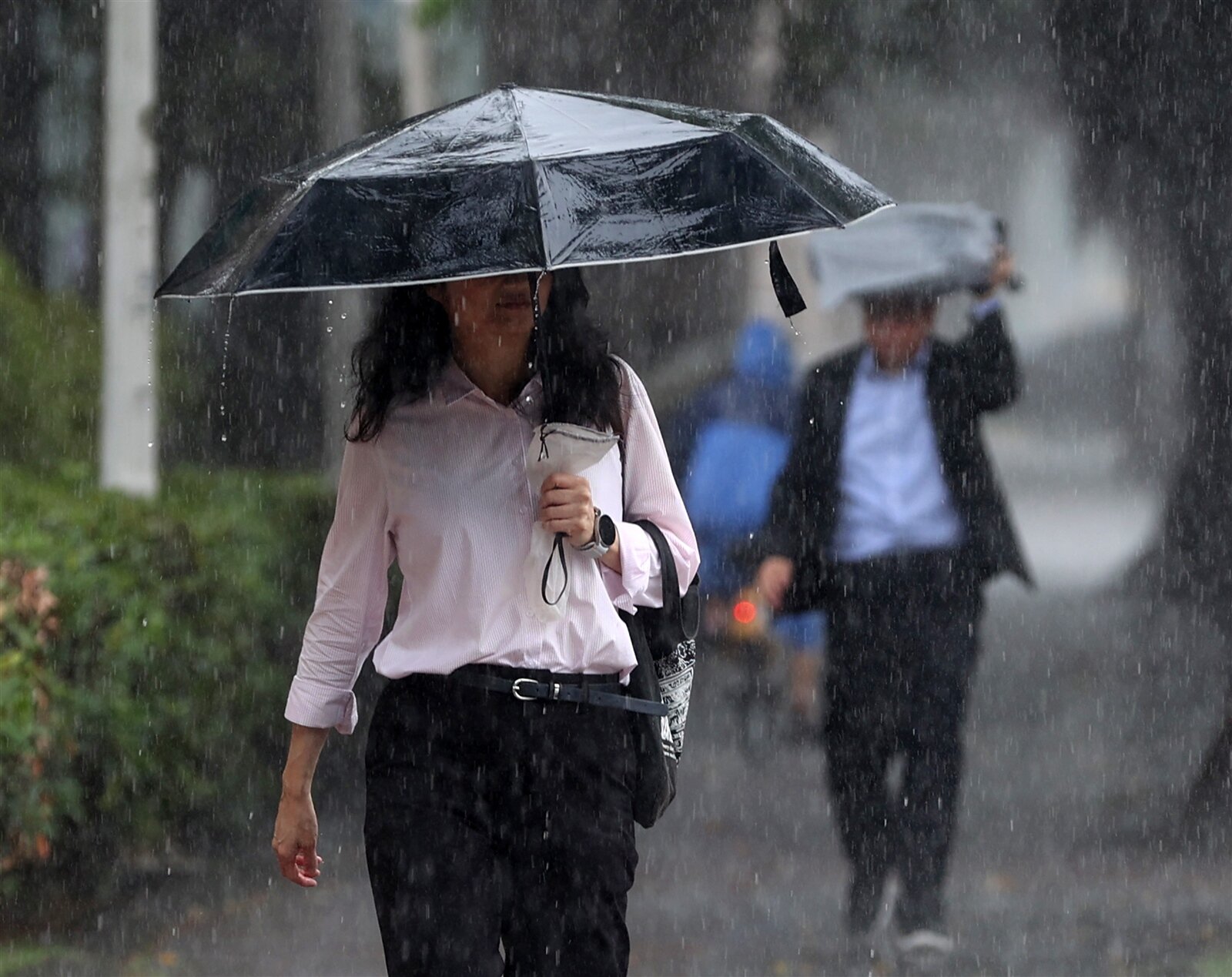 對流雲系發展旺盛,易有短延時強降雨,中央氣象署發布大雨特報。本報資料照片