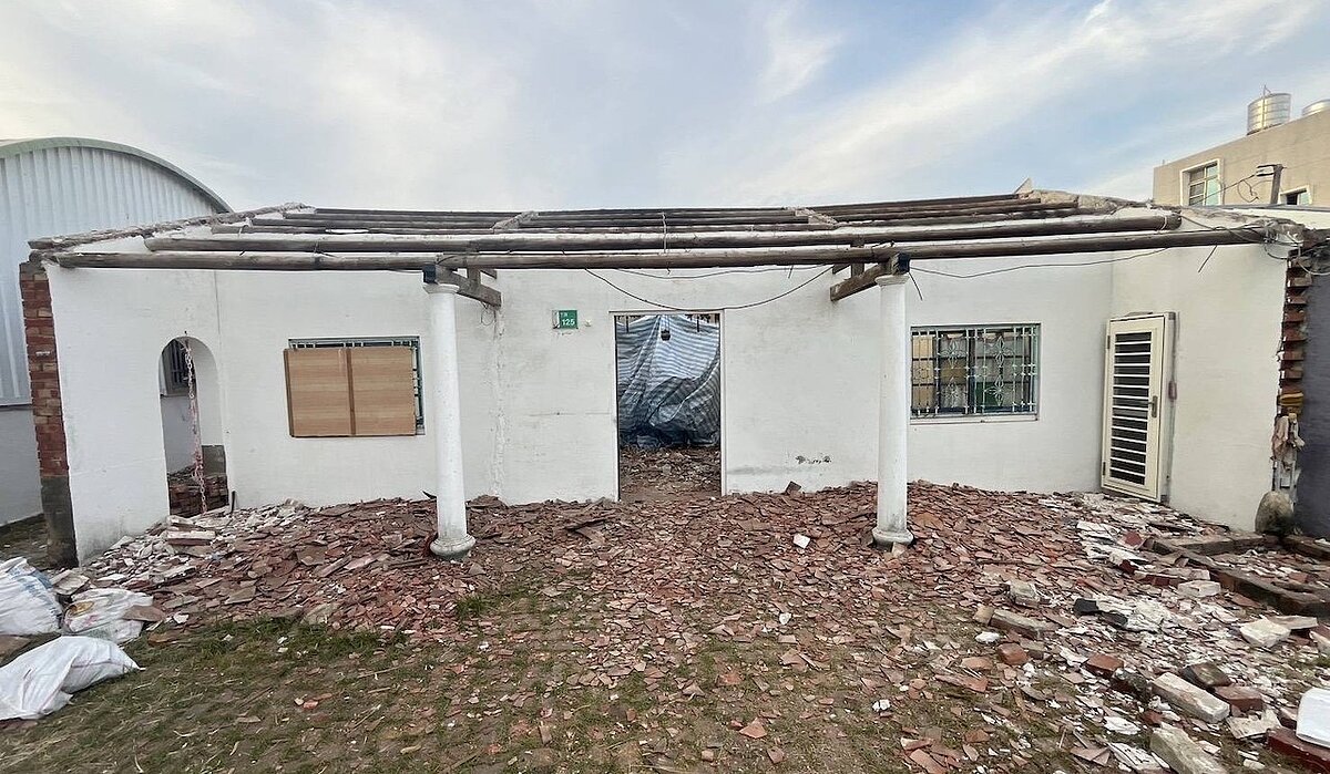 台南市佳里區下營里房屋因丹娜絲風災屋頂受損。圖/國土署提供