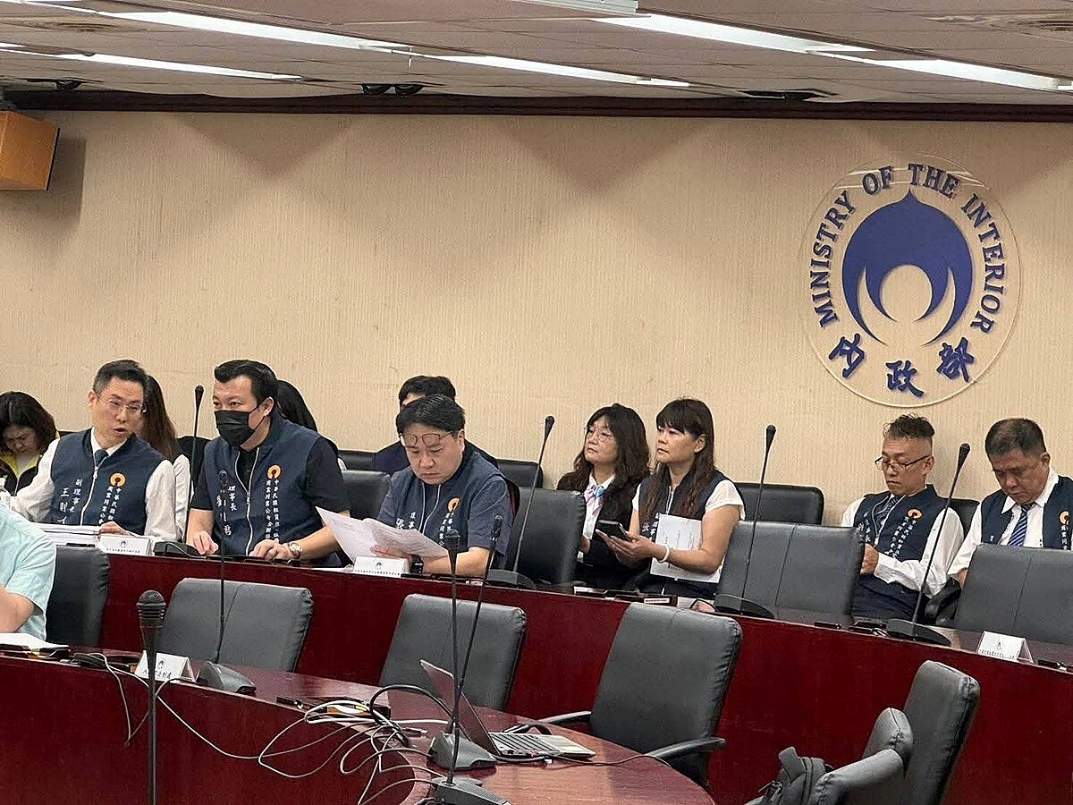 租賃全聯會由理事長劉貞君率領全國19縣市地方公會理事長,前往內政部參與修法方向座談會,並提出建言。圖/租賃全聯會提供