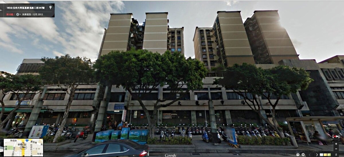 北市大龍國宅低樓層是大龍市場,5至12樓則為國宅。(翻攝自Google Map)