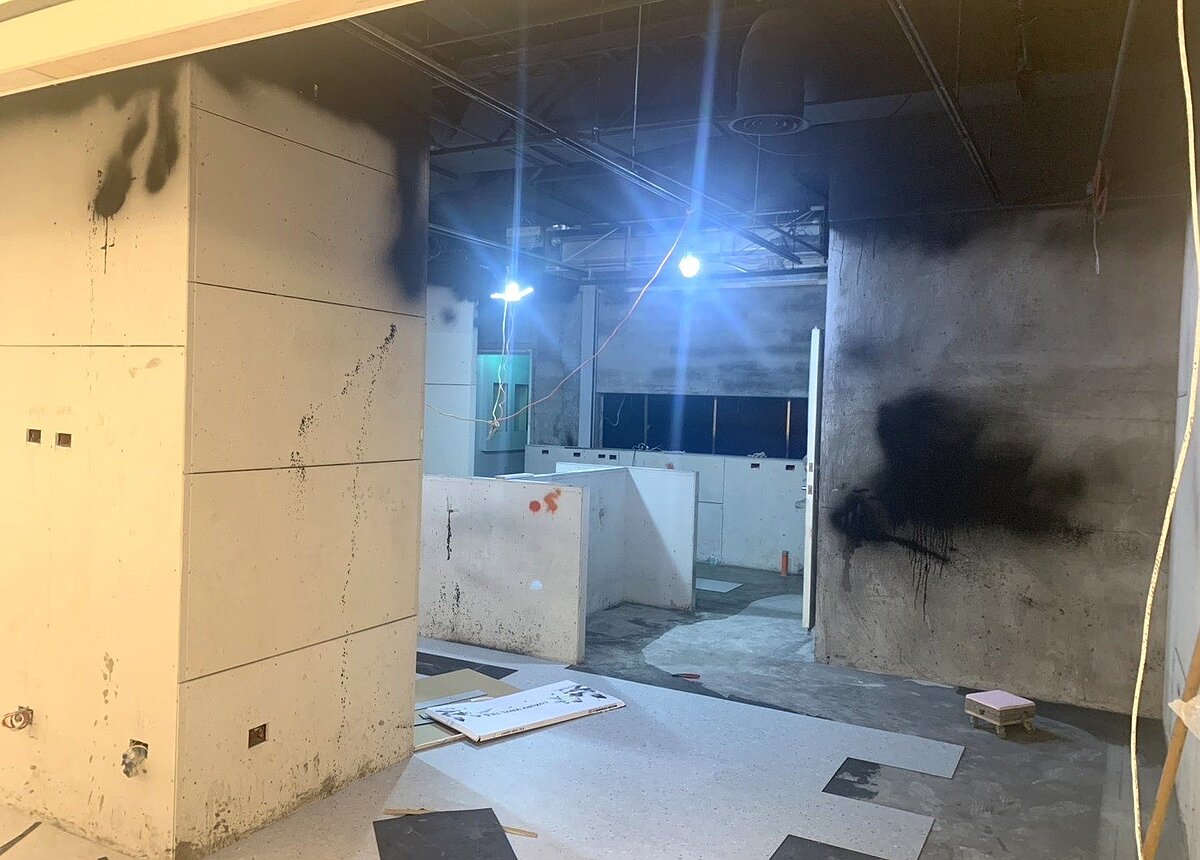 新光三越台中店12樓氣爆後最新照曝光，現場仍裝潢中。圖／讀者提供