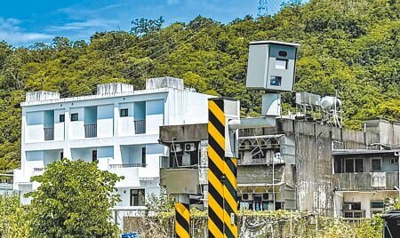 宜蘭縣蘇澳鎮台9線103公里處測速桿,截至目前取締數已突破6000件,暫居宜蘭縣測速王。(李忠一攝)