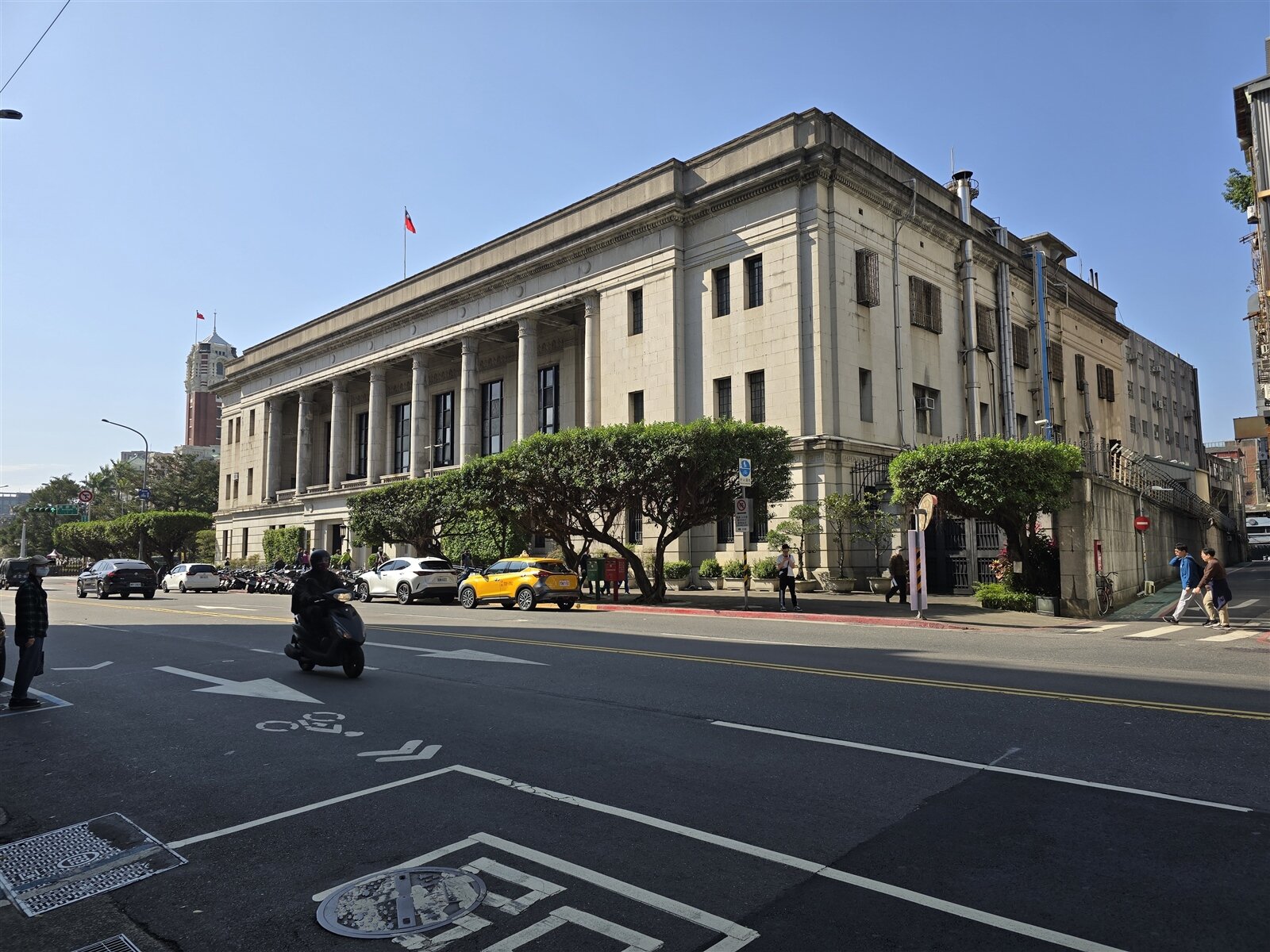 房貸族再傳佳音，台銀將把最高成數門檻所得收支比從200%降為180%。聯合報系資料照 