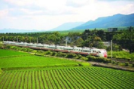 花東鐵路電氣化明天舉行通車典禮，七月十六日新班次實施後，台東、台北一日生活圈正式成形。
圖／鐵道迷starsbuckser提供