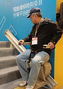 電動樓梯的設計可以解決家中是樓中樓或是沒電梯的公寓的移動安全問題