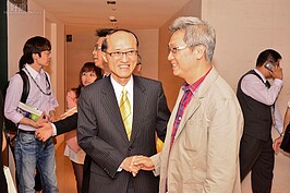 永慶房仲集團董事長孫慶餘（左），好房News總編輯吳光中（右）。（好房News記者 陳韋帆／攝影）