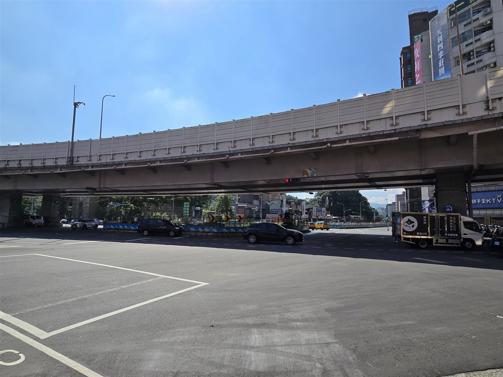 公館圓環在上午9時的車流狀況。記者邱書昱/攝影