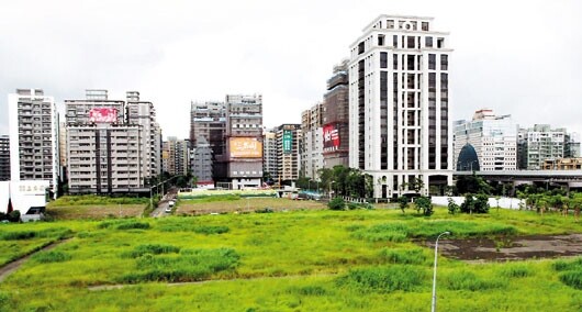 內科園區房市近來回溫，園區南側的5期重劃區尤其明顯，圖為潭美國小用地。記者屠惠剛／攝影