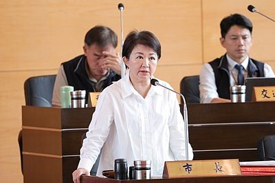 盧秀燕盼議員協助化解地方反對聲音。圖/台中市社會局提供