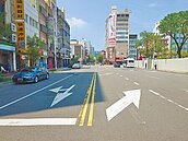 鹽埕大仁路標線　遭質疑畫反