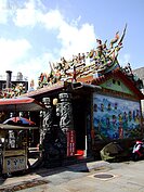 集順廟是當地的信仰中心。廟宇雖小，但是廟裡內外體現了唐山師父的好工藝。