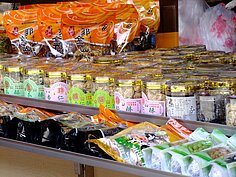 花生糖、芝麻等傳統美食也是深坑老街的特產。