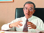 王運銘騎小摺搭捷運　推動「四省」