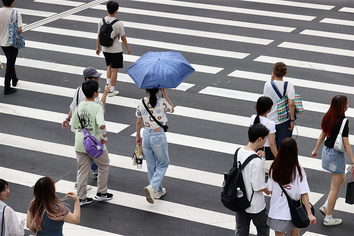 今明兩天各地晴朗，白天偏熱、紫外線強，注意防曬、防中暑。本報資料照片 