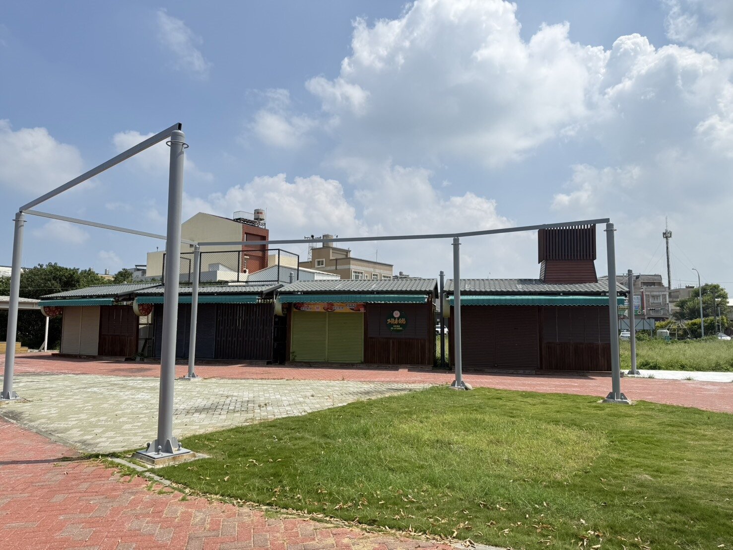 雲林縣府與麥寮鄉公所達成共識，將把自強路上的貨櫃市集區轉型為客運轉運站，最快後年完工啟用。記者陳雅玲／攝影 