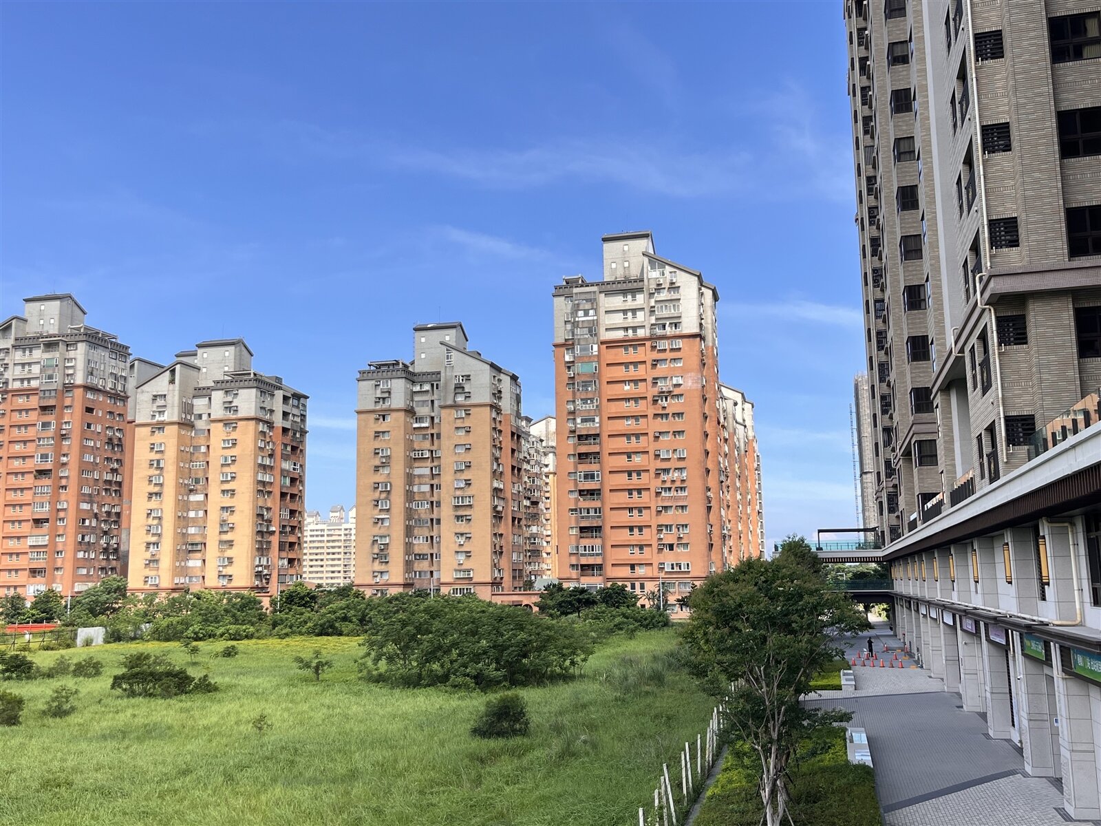 根據樂居統計，今年8月全台二手屋待售量降到9萬633戶，已連續四個月減少。房市示意圖／記者游智文攝影 