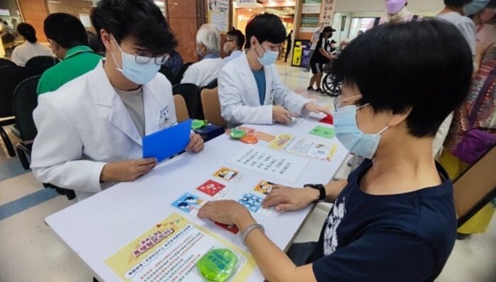 根據世界衛生組織統計,目前全球已有超過5700萬人罹患失智症,且每3秒就新增1名患者。圖/台北馬偕紀念醫院提供