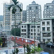 安康社區目前由北市府推動開始進行安康平宅社區改公營住宅計畫，預計第一期將於今年底完工，完工之後將有256戶公營出租住宅。