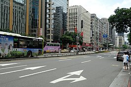 沿著松江路往北可上國道，往南可一路通到公館。