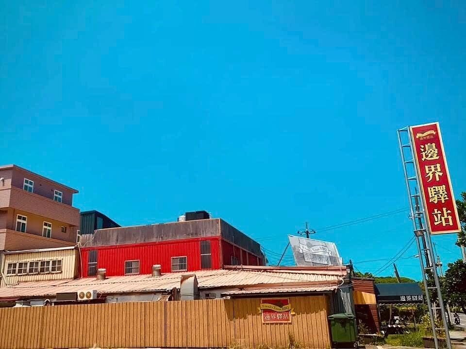 新北三芝知名的牛排館「邊界驛站」在臉書社群宣布徵求頂讓的訊息，引發熱議。圖／取自臉書社群「淡水撿到寶」