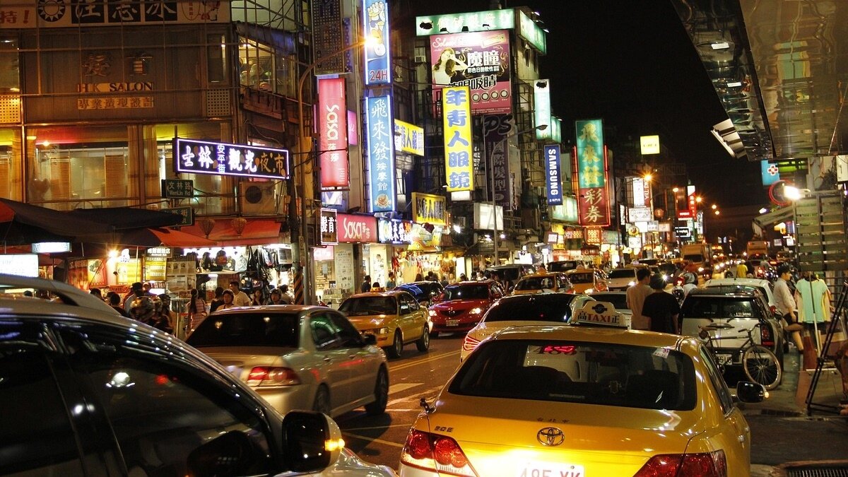 ▼論起宜居程度，不少網友推薦「士林」，認為氣候怡人外，未來北士科的發展也很值得期待。（示意圖／取自<a href="https://pixabay.com/photos/shilin-night-market-680380/"><span data-cke-saved-href="https://pixabay.com/photos/shilin-night-market-680380/"><span style="color:#000000;">pixabay</span></a>）