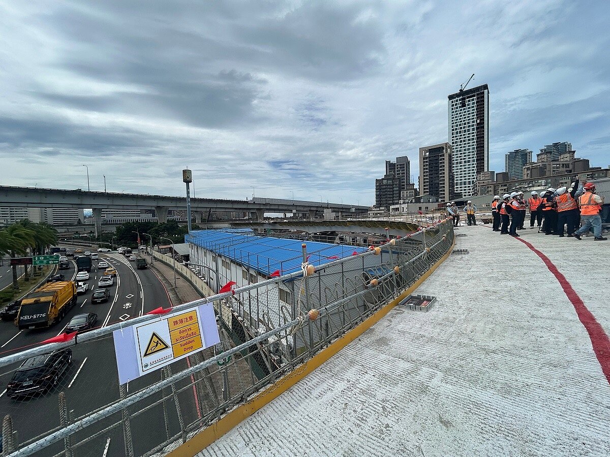 新北林口交流道新增林口A南出左轉高架匝道，透過工程改善，分攤交通負荷。記者林媛玲／攝影