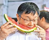 柯諷「握握手」　不是真整合