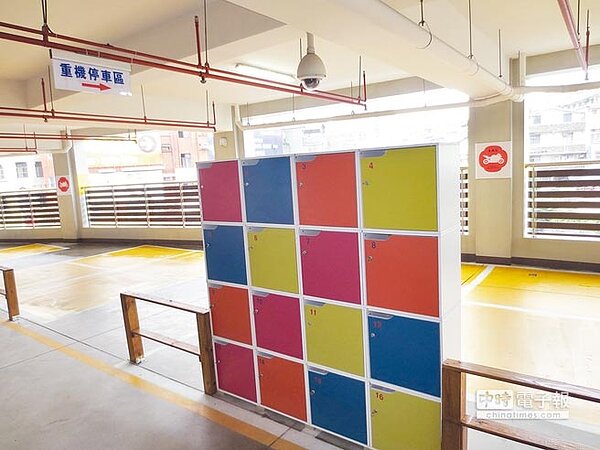 新北市淡水文化機車立體停車場,增設「重機專用停車區」。