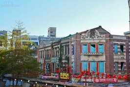 充滿歷史味的迪化老街是台北僅存的幾處古典建築之一，若喜歡復古風情的人，不妨到此一遊，感受一下過去最興盛港口的韻味。（圖文／好房News記者 陳韋帆）