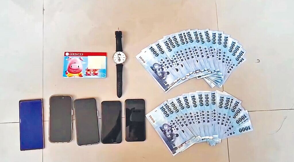 刑事局中打破獲一起詐團勾結貸款掮客、地政士等，慫恿民眾以房產抵押貸款加碼投資案，經查至少3人受害，財損金額達2200萬元。（刑事局中打提供／温予菱台中傳真）