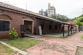 兩百多年的歷史，並未在殼牌倉庫上留下太多痕跡，三座倉庫至今依然屹立不搖。