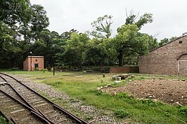 早年淡水線是台鐵鐵路的支線，而殼牌倉庫為了運送油品，由淡水線拉進來一條支線中的支線。