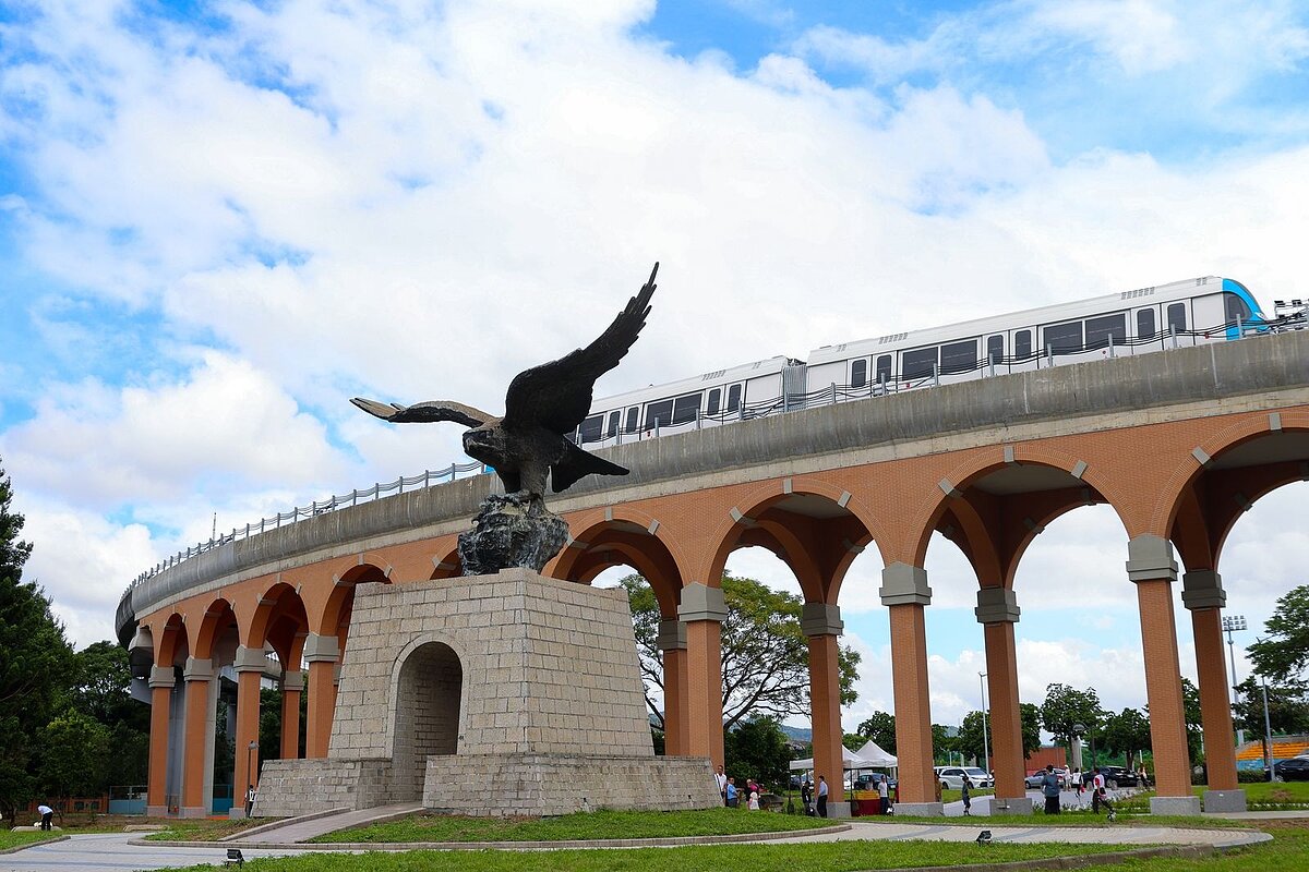 捷運三鶯線思古迴廊暨飛鳶廣場。圖/新北市政府提供