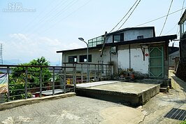 村中較大的空地就是早年進行防空火炮設置的廣場。