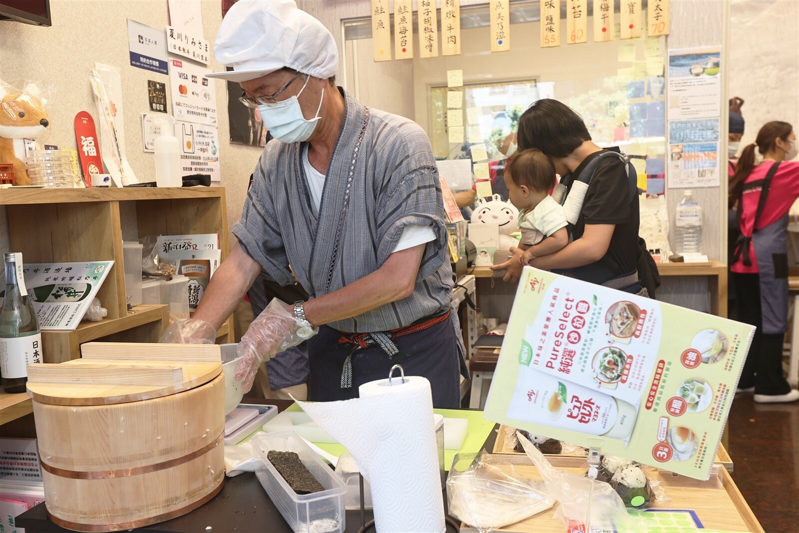 今年４月傳出高雄青海路樋口飯糰店與房東的租約糾紛，當時許多民眾紛紛前往購買支持。本報資料照 
