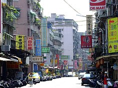 平埔街上美食處處，外食族不用擔心沒地方填飽肚子。