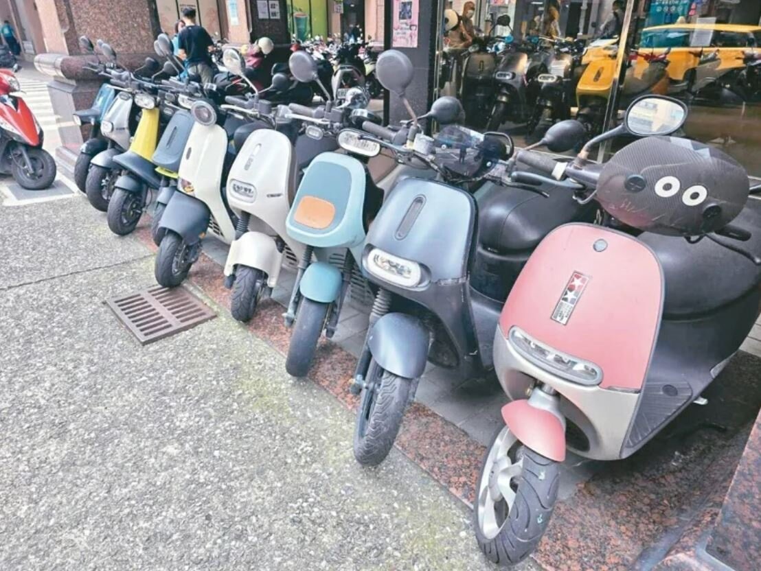 行政院會今天拍板「貨物稅條例」與「使用牌照稅法」修正草案,延長電動車貨物稅及牌照稅減免優惠5年。圖/本報資料照片