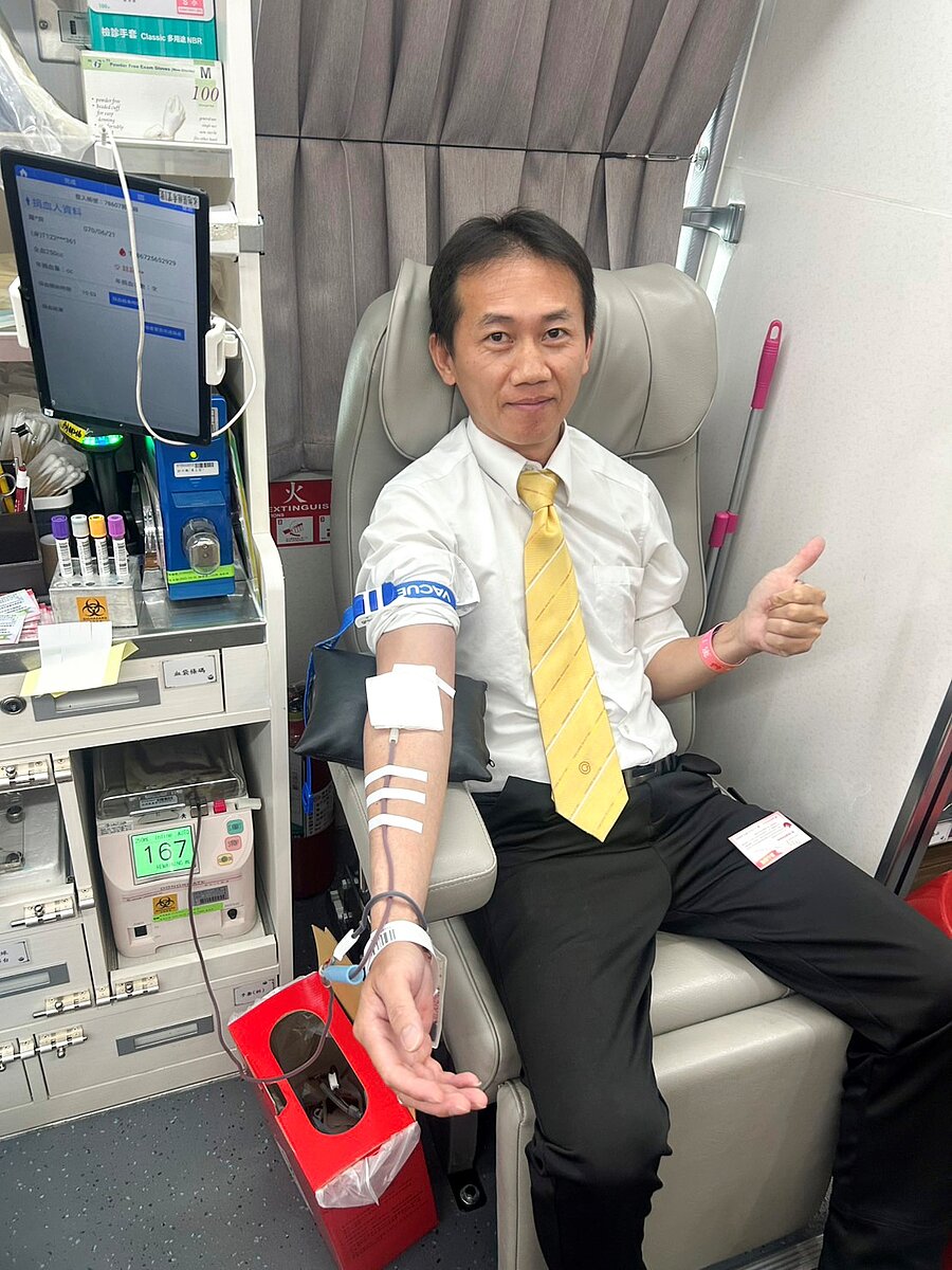 永慶加盟四品牌同仁們不僅擔任志工、讓捐血活動圓滿進行,更踴躍捐血,募集血袋較去年血袋多出2倍。圖/永慶房產集團提供