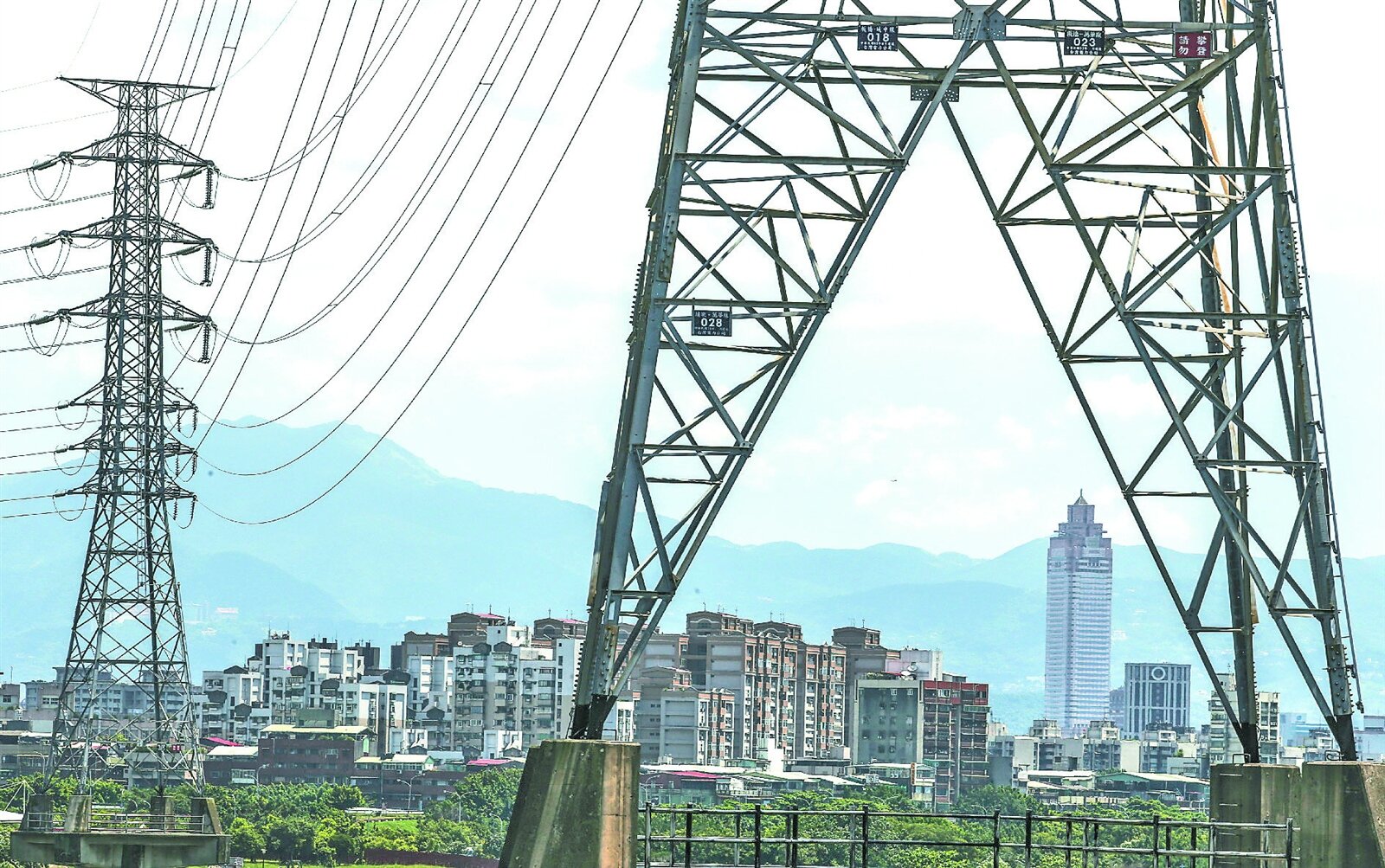 連日高溫讓台灣用電破表創歷史新高，酷熱天氣其實也會降低電廠發電效能。 記者楊萬雲／攝影