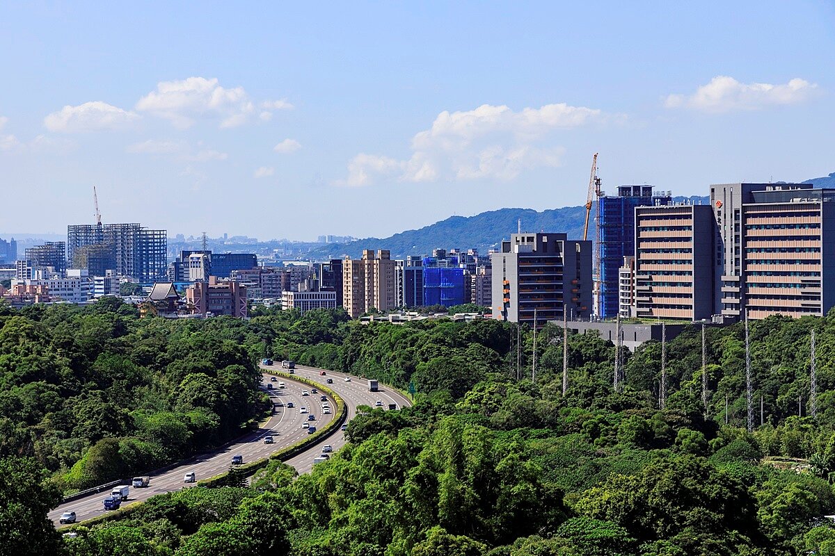 土城擁有國道三號、台65快速道路,以及新增的金城交流道116年完工,更可舒緩龐大車流量,提升行車順暢度。圖/松陽馥麗提供