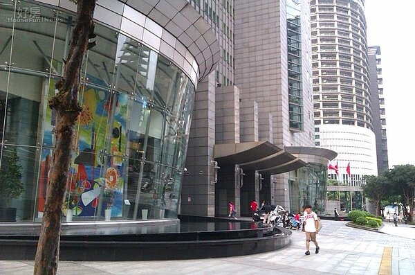 5.淇淇認為板橋有許多新建案有著媲美台北市的熱鬧、卻多了一分僻靜氛圍。