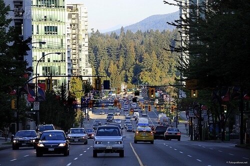 溫哥華有一半為外來人口，外資置產需求穩定。（高力國際提供）