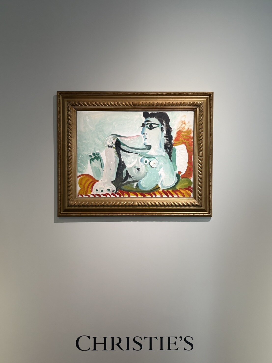 畢卡索《斜倚在靠墊上的裸女》,成交價3,222萬港元。記者孫曼/攝影