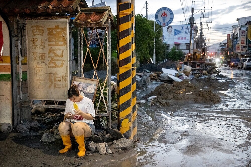 馬太鞍溪堰塞湖溢流造成花蓮光復鄉嚴重災情，行政院發表示，財團法人賑災基金會募款專戶，啟動第一天就募得超過1億元捐款。記者季相儒／攝影