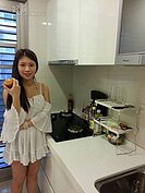 廚房的調味料不少，顯示有在下廚。