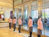 台中新光三越復業　萬人擁