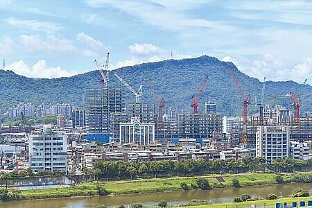 
今年房市交易動能恐是這波20多年景氣大多頭以來最低迷！全台8月建物買賣移轉為2.09萬棟，創下連續八個月以來未達2.4萬棟的紀錄，這樣的持續性低迷為自2000年該數據有分月統計以來首見。圖∕本報資料照片
